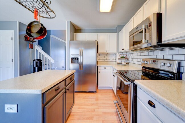 Foto del edificio - Evolve Real Estate: Available 12/1/24 Beau...