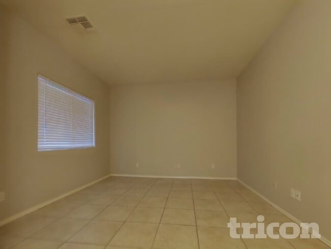 Foto del edificio - 6613 W Miami St