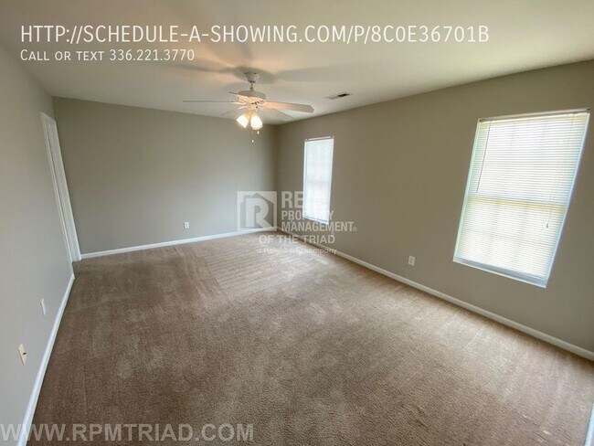 Foto del edificio - Lovely 4 Bedroom/3.5 Bath in Greensboro 27406