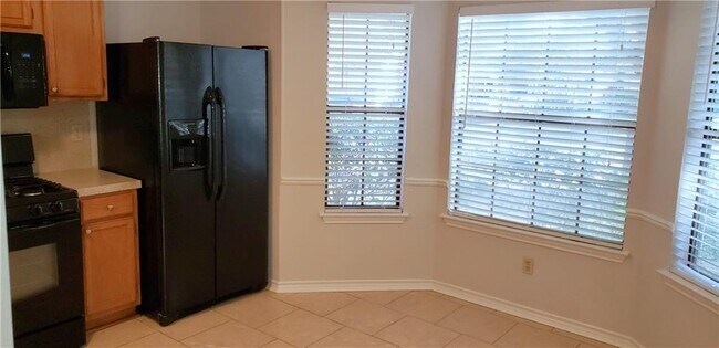 Foto del edificio - 808 David Curry Dr