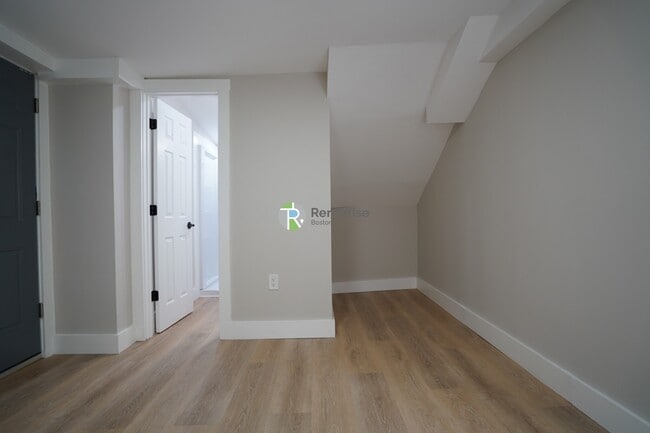 Building Photo - 142 Dorchester St
