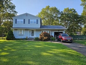 Building Photo - 15 Westbridge Dr