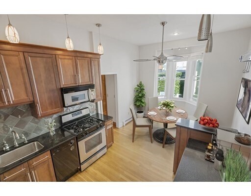 Foto del edificio - 172 Bunker Hill St