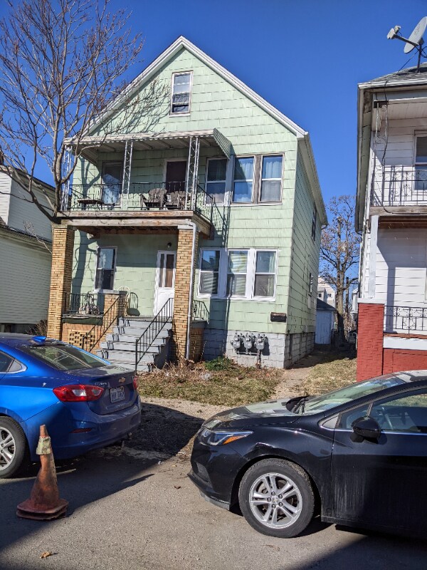 2673 Whalen St, Hamtramck, MI 48212 Apartment for Rent in Hamtramck, MI