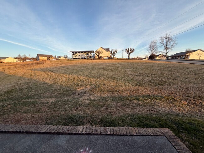 Foto del edificio - Three Springs Rd. 2188-2190