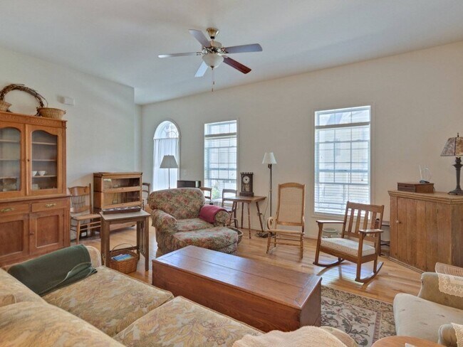 Building Photo - 161 Brookwood Dr