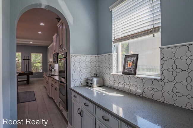 Building Photo - 5 br, 4 bath House - 15329 Azra Dr.