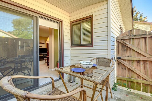 Foto del edificio - 8404 Mina Loma Ct