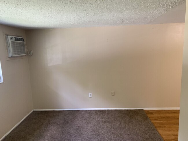 Building Photo - 1213 Mook St