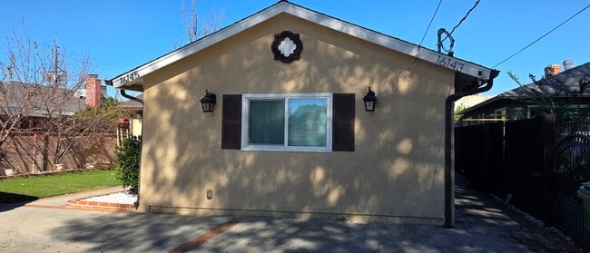 Building Photo - 16143 Kittridge St