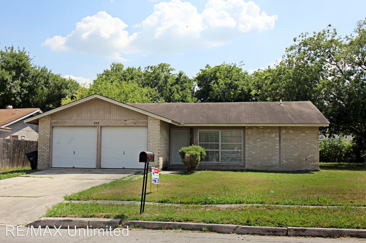 Primary Photo - 3 br, 2 bath House - 935 Saddlebrook