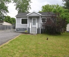 Building Photo - 5854 Reis Dr