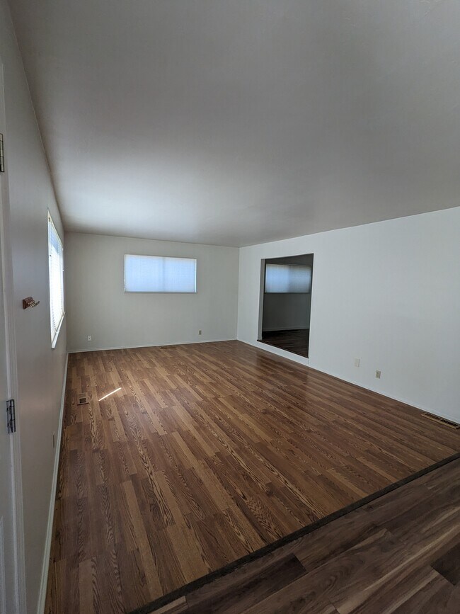 Building Photo - 806 Gromo Ct