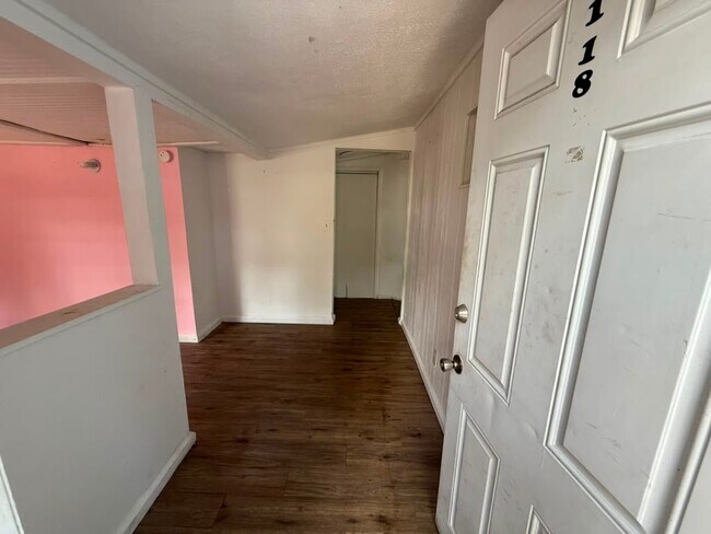 Foto del edificio - 622 N Beach St