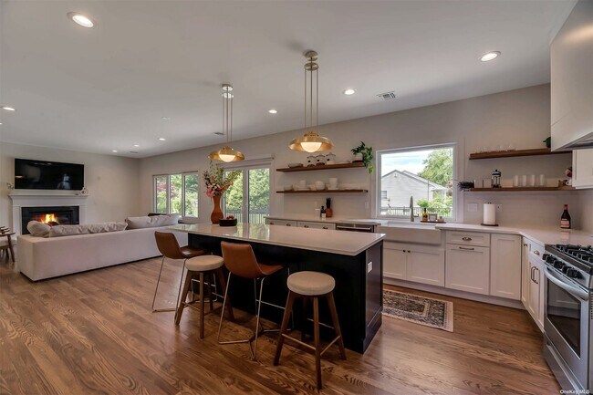 Building Photo - 660 Sutton Pl