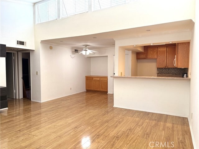 Foto del edificio - 5325 Newcastle Ave