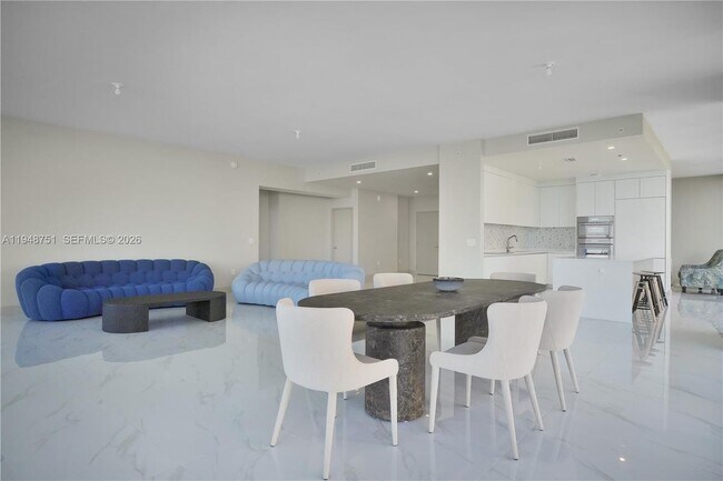 Foto del edificio - 700 NE 24th St