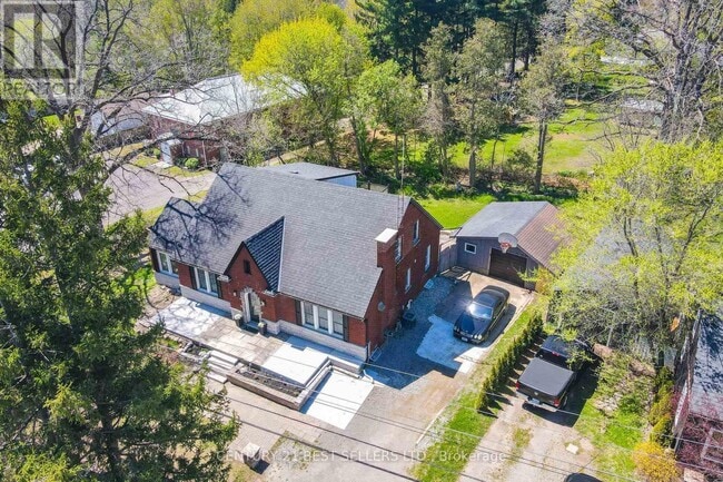 Photo du bâtiment - 933-936 Hwy 6