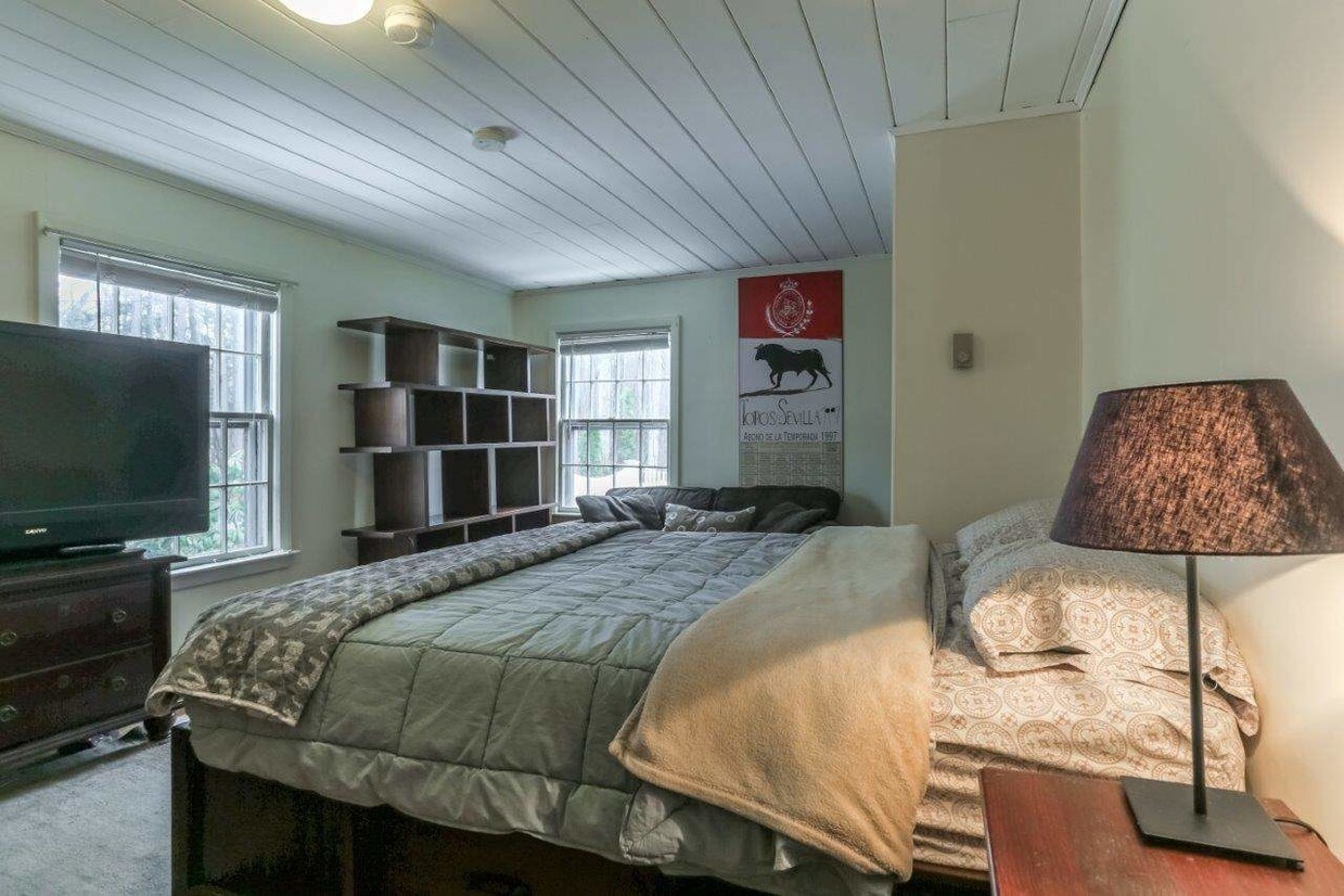 10 Woodside Dr, Durham, NH 03824 10 Woodside Dr Durham, NH