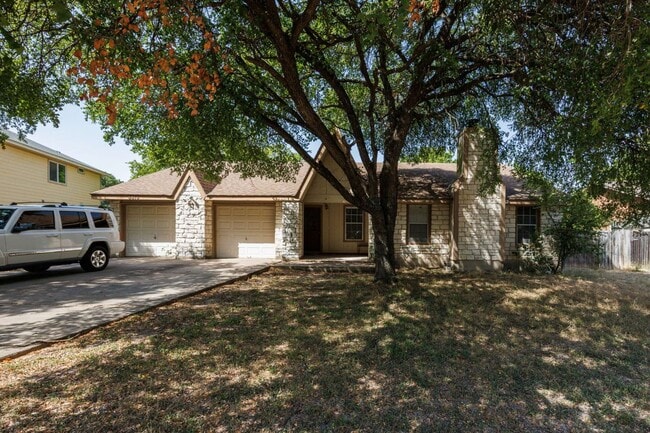 Building Photo - 8810 Piney Point Dr
