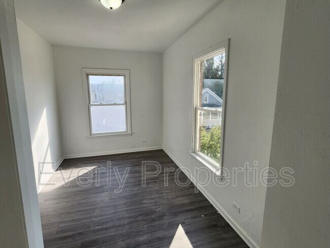 Foto del edificio - 1664 N Wisconsin St
