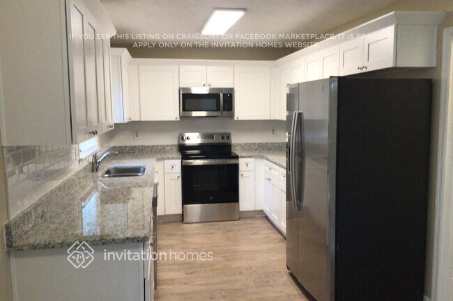 Building Photo - 921 David Dr