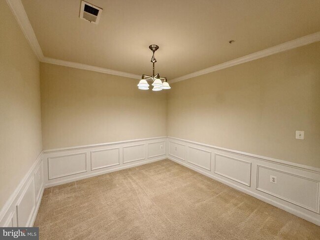Foto del edificio - 9720 Holmes Pl