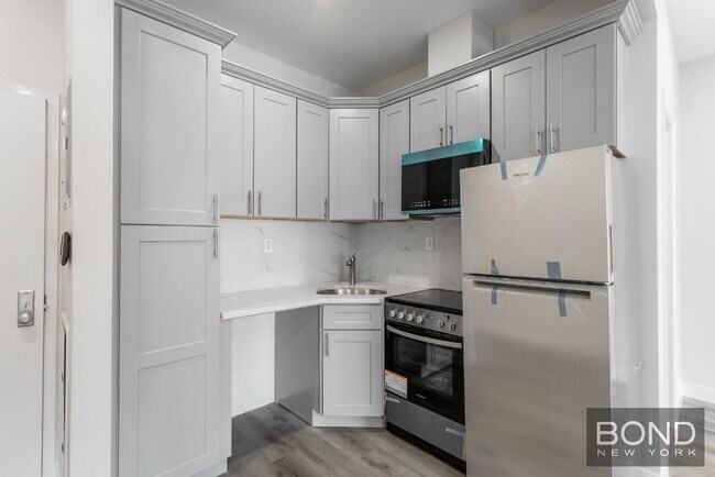 Foto del edificio - 317 W 48th St