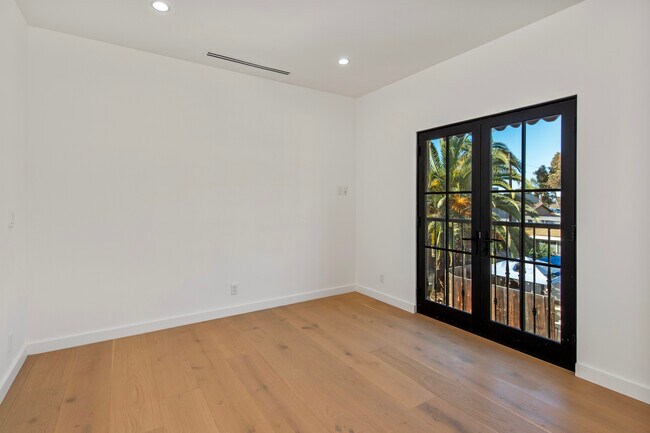Foto del edificio - 4263 Carpinteria Ave
