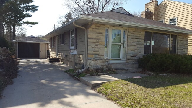 Building Photo - 931 6th Ave SW