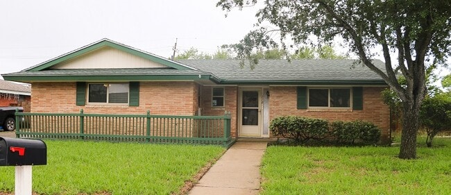 Building Photo - 118 Catalina Cir