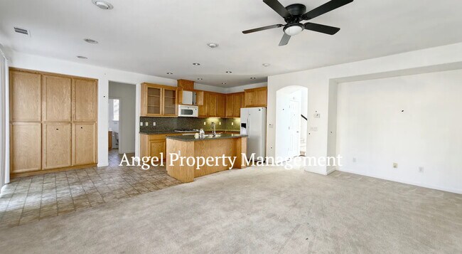 Foto del edificio - 1475 Garold Ln