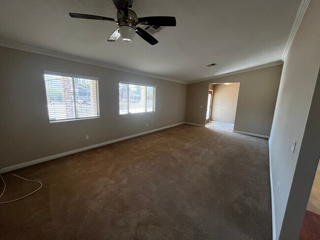 Foto del edificio - 2266 N Los Alamos Rd