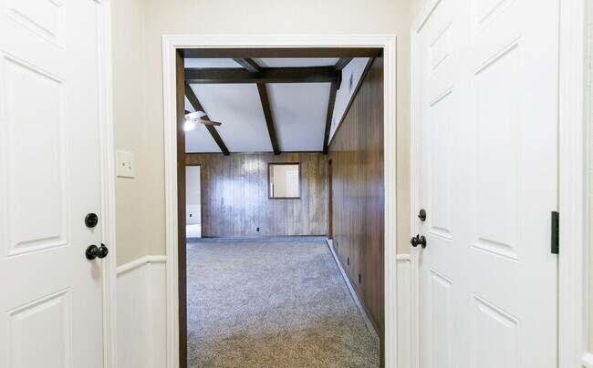 Building Photo - Welcome Home to Your Dream Duplex in Melon...