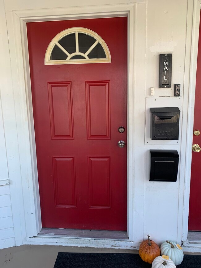 Puerta principal - 14 Bohl Ave