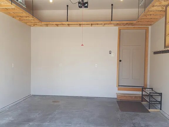 Building Photo - 2025 Mount Ave