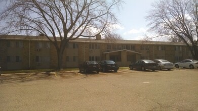 Building Photo - 1563 Wildwood Rd