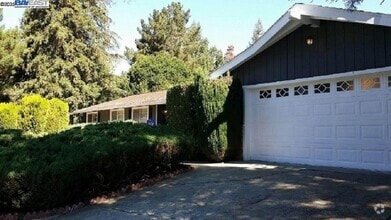 Building Photo - 3 Southwaite Ct