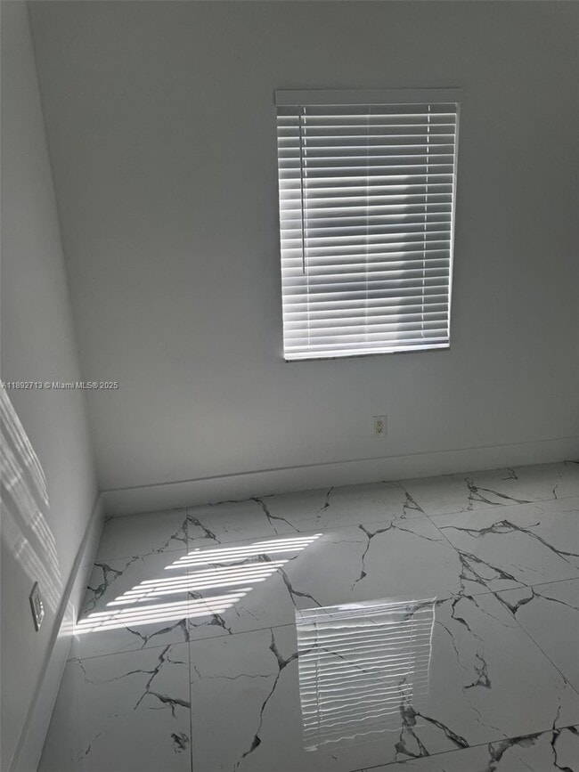 Foto del edificio - 345 SW 49th Ave