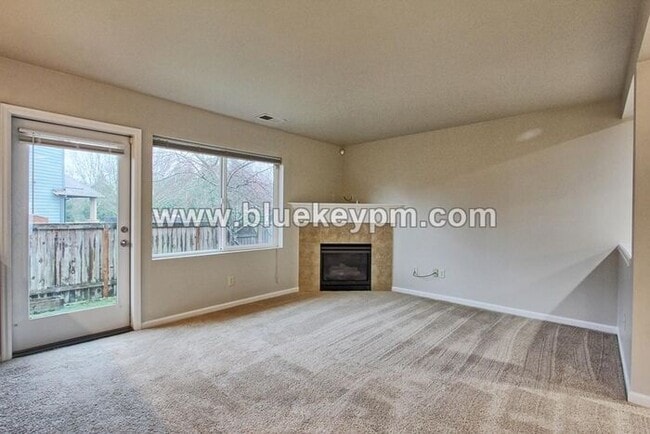 Building Photo - Unique 4 Bed, 2.5 Bath Home Near Burnt Bridge Creek Path