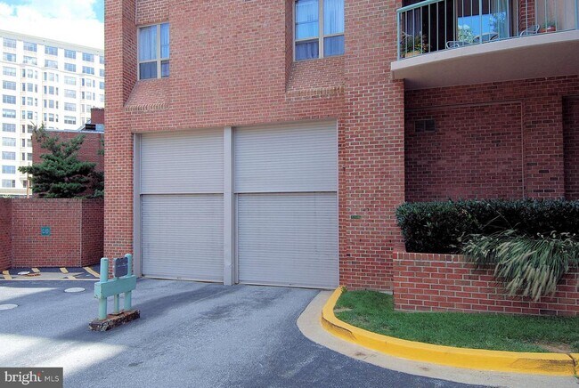 Building Photo - 4808 Moorland Ln