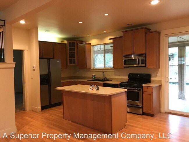Building Photo - 4 br, 2.5 bath House - 1506 NE 9th Street