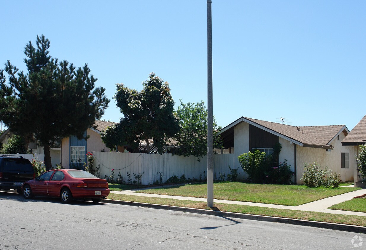 Building Photo - 1625-1631 Gina Dr