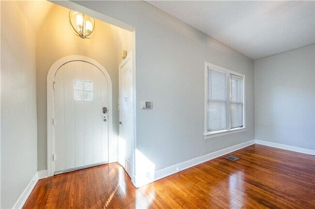 Photo - 407 E 32nd #B Townhome