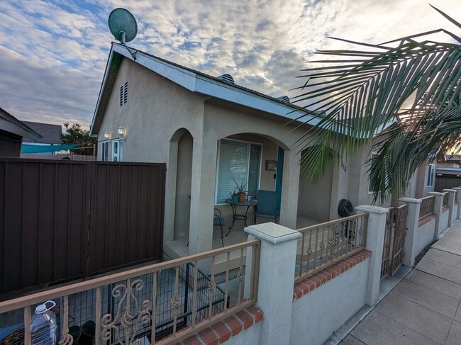 Building Photo - 616 E Opp St