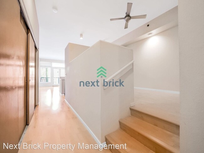 Building Photo - 1 br, 1 bath House - 2030 Western Ave, Uni...