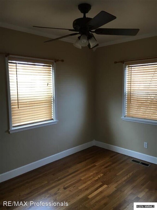 Building Photo - 2 br, 1.5 bath House - 925 Williams
