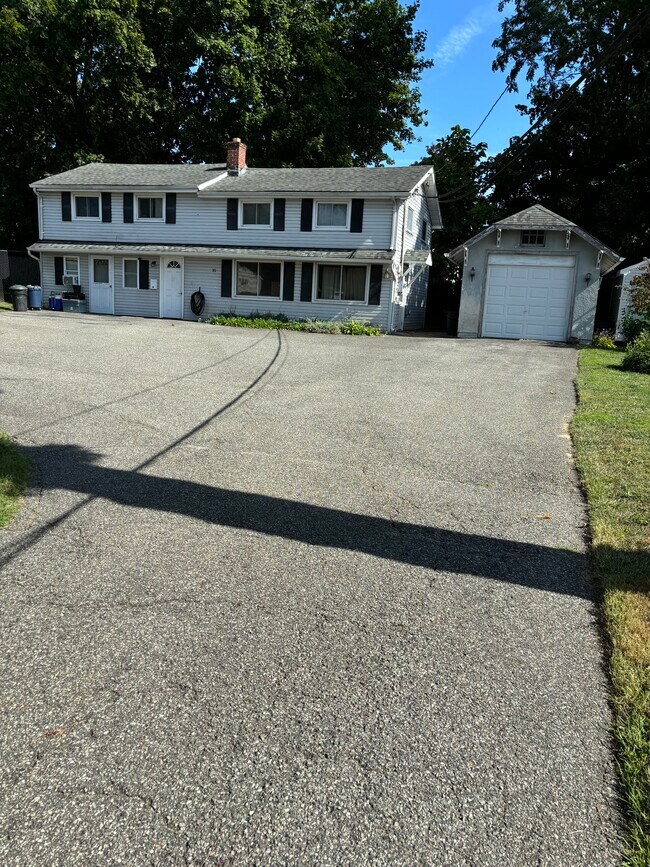 Building Photo - 10 E Lake Ter Building Photo - 10 E Lake Ter