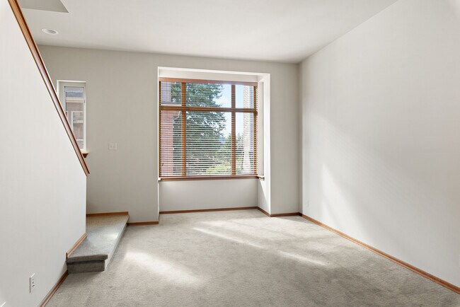 Foto del edificio - 152 Madrona Way NE