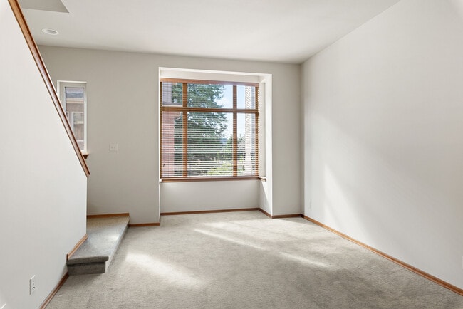 Building Photo - 152 Madrona Way NE